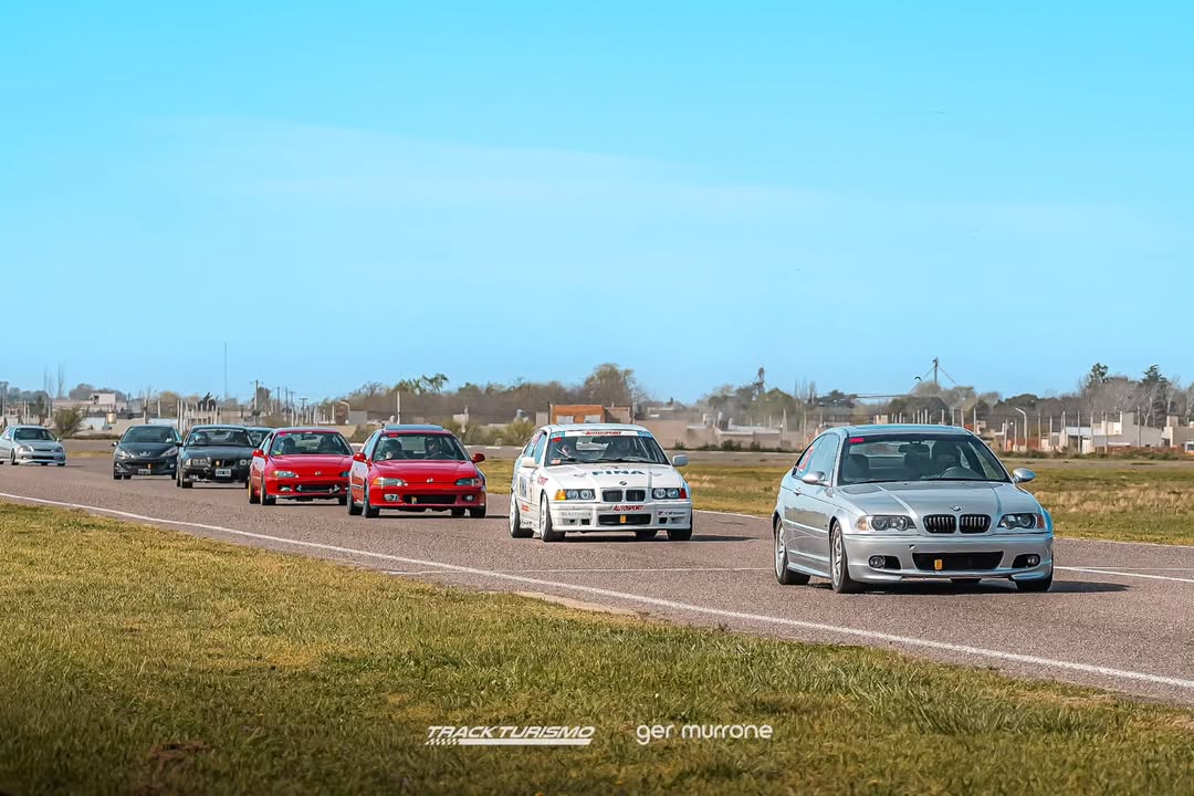 Autos en acción durante el evento de 9 de Julio, septiembre 2025
